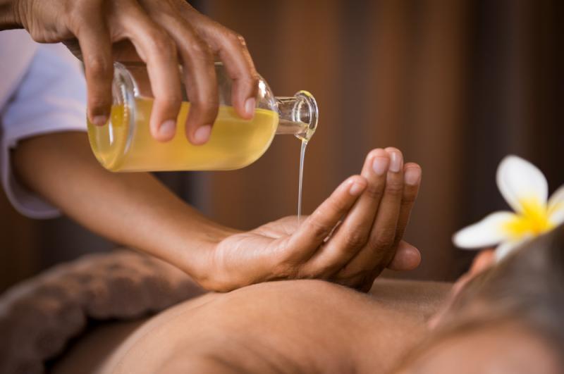 Massage mit Ölen zur Entspannung